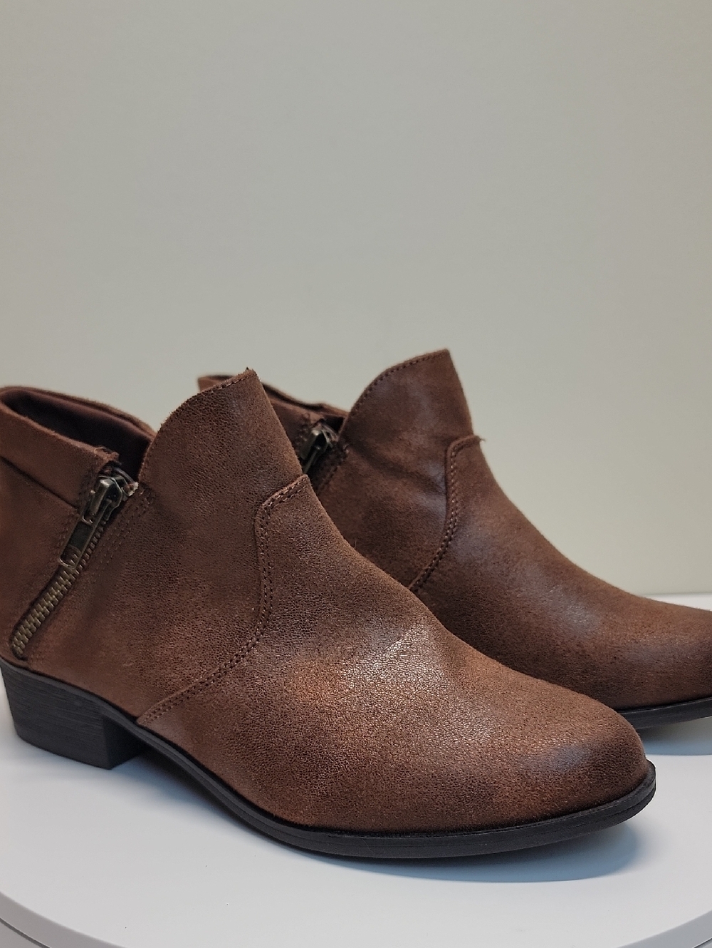 Sun + Stone Brown Suede-Look Double Zip Ankle Booties Sz 5.5